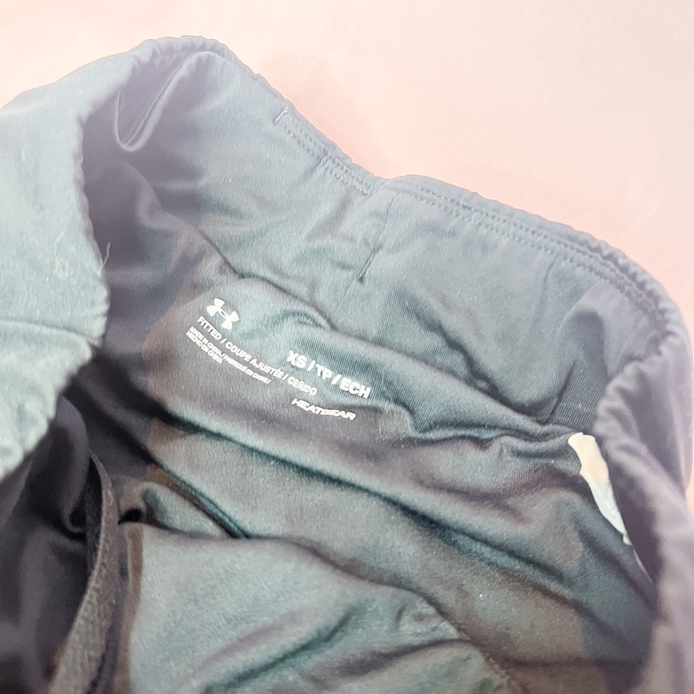 Black under armour athletic shorts - Picture 4 of 6